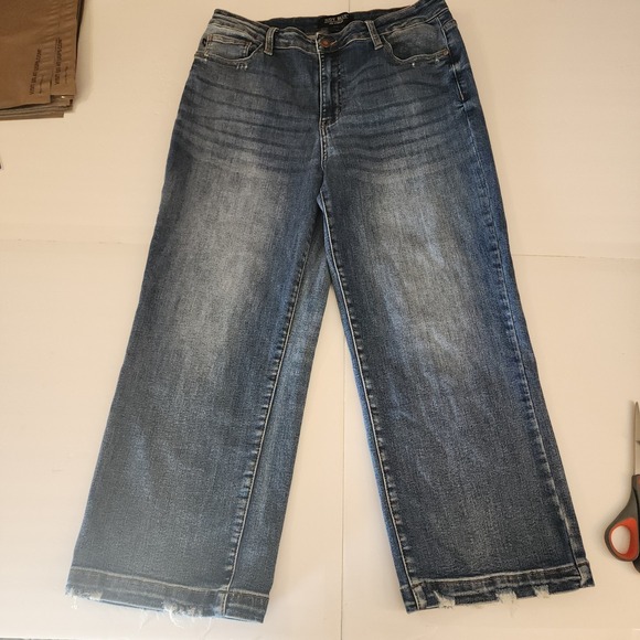 D26 Judy Blue Wide Leg Cropped Jeans Medium Wash Raw Hem 13/24 High Rise - Picture 3 of 12